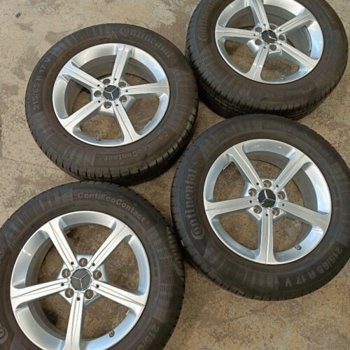 Mercedes-Benz rengassarja - Mercedes-Benz W156 GLA 17", kuva 1