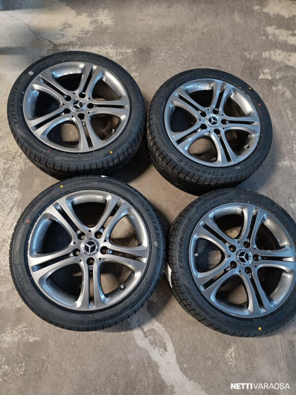 Mercedes-Benz rengassarja - Mercedes Benz W246,176 , kuva 1