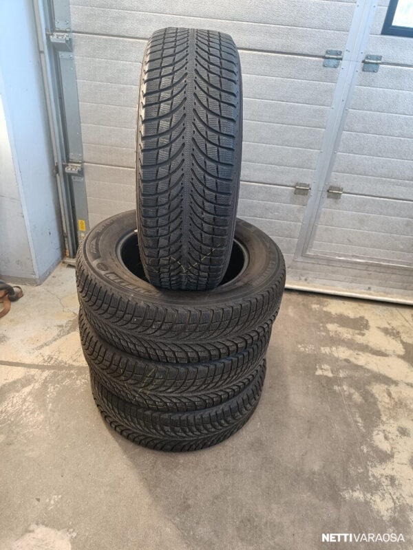 Renkaat - 235 65 R17 104H, kuva 1