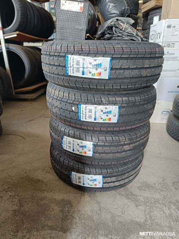 Renkaat - 225 70 R15 C 112 110, kuva 1
