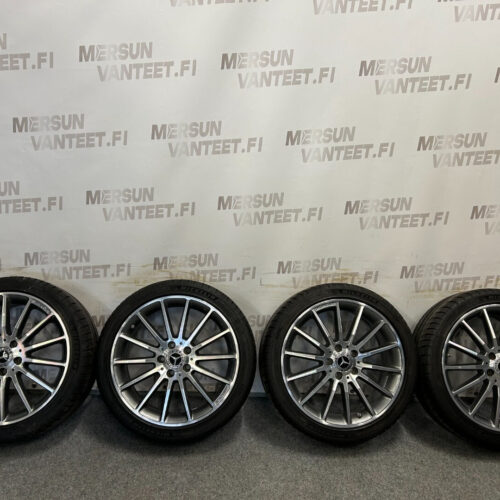 Mercedes-Benz rengassarja - Mercedes-Benz W176 C117 W246, kuva 1