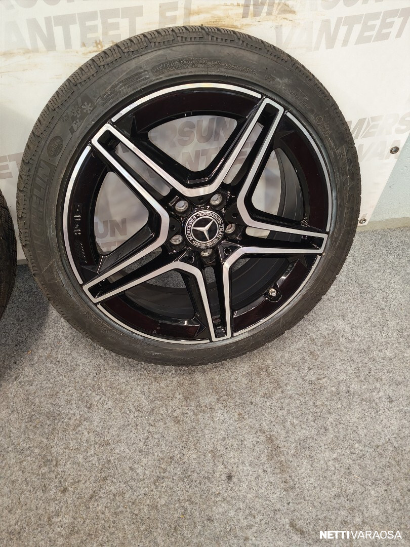 Mercedes-Benz rengassarja - A B CLA AMG 18", kuva 2