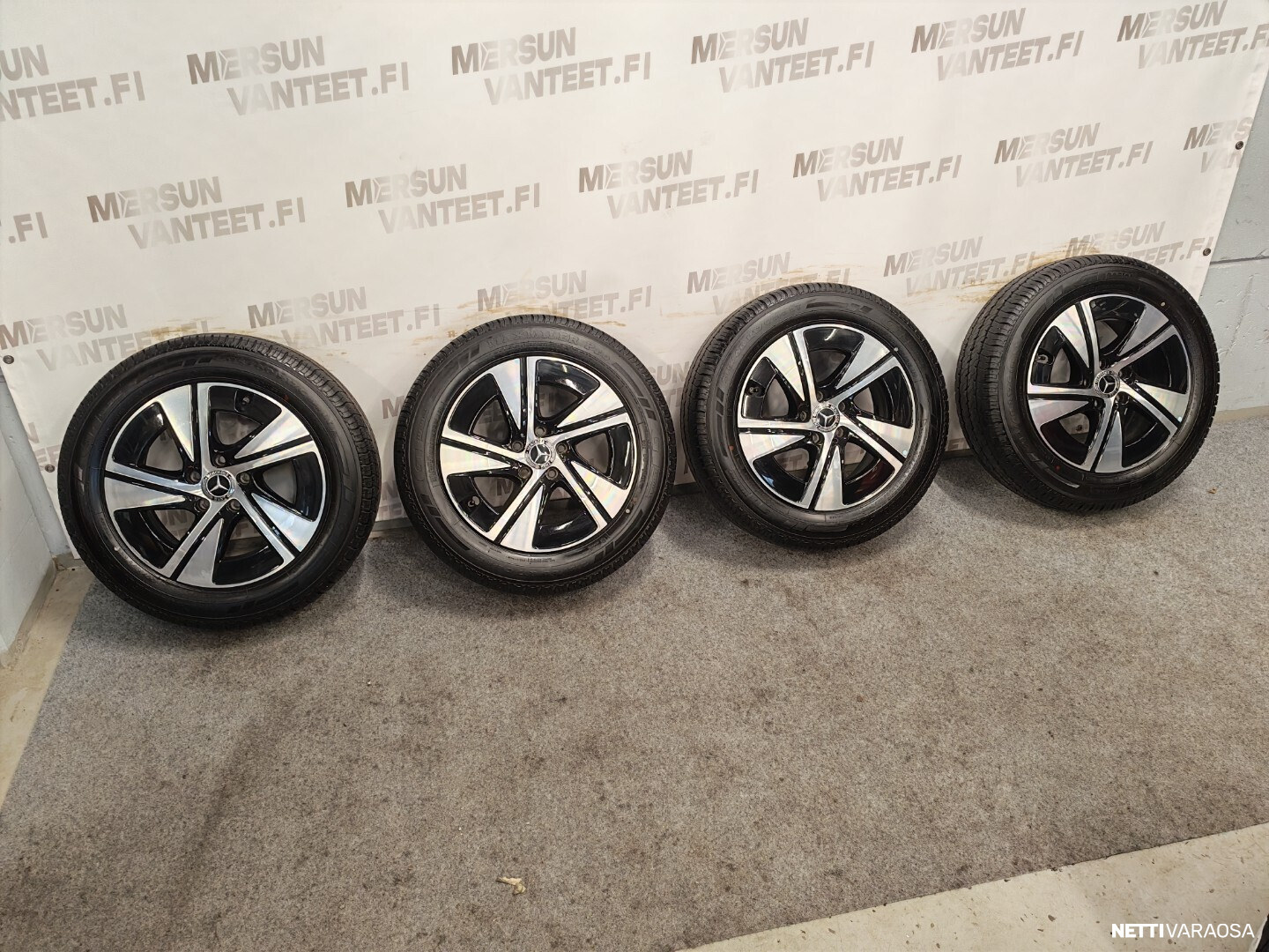 Mercedes-Benz rengassarja - EQV Uudet kitkat 17", kuva 1