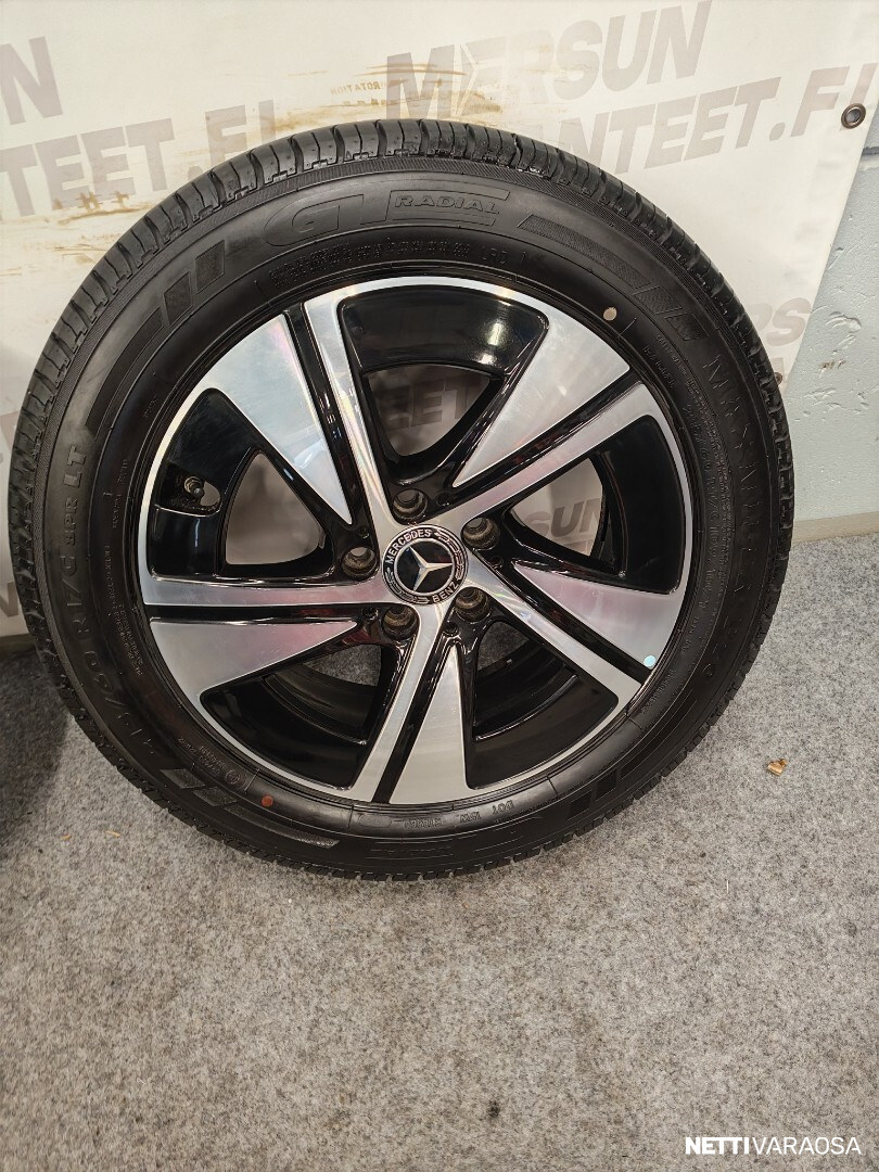 Mercedes-Benz rengassarja - EQV Uudet kitkat 17", kuva 2